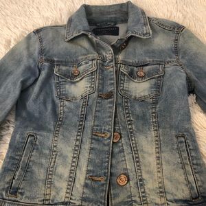 Cropped denim jacket